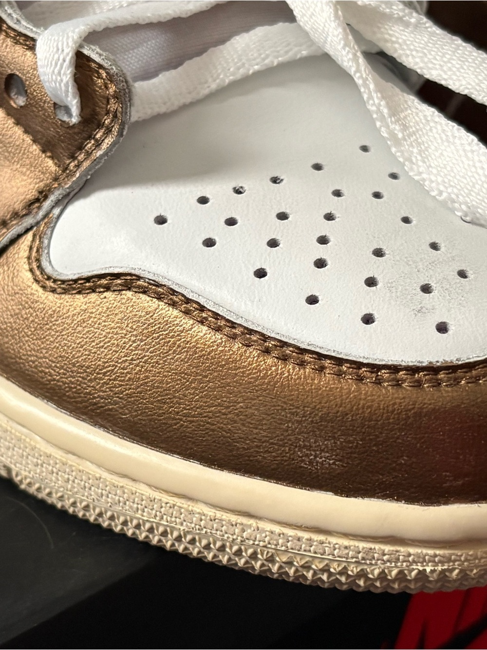 Nike Low-Top Sneakers in White & Metallic Bronze - Picture 4 of 16